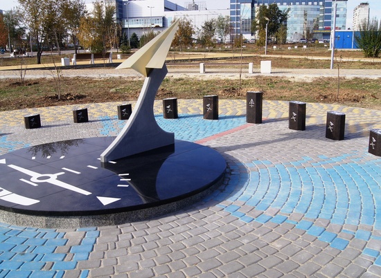 В волгоградском парке Героев-летчиков появились «авиационные» часы